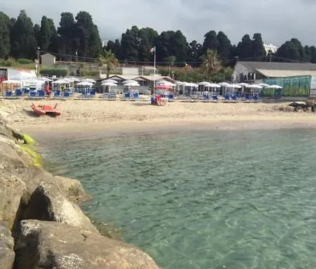 Casa Fiorenza Parcheggio Privato Apartman San Remo